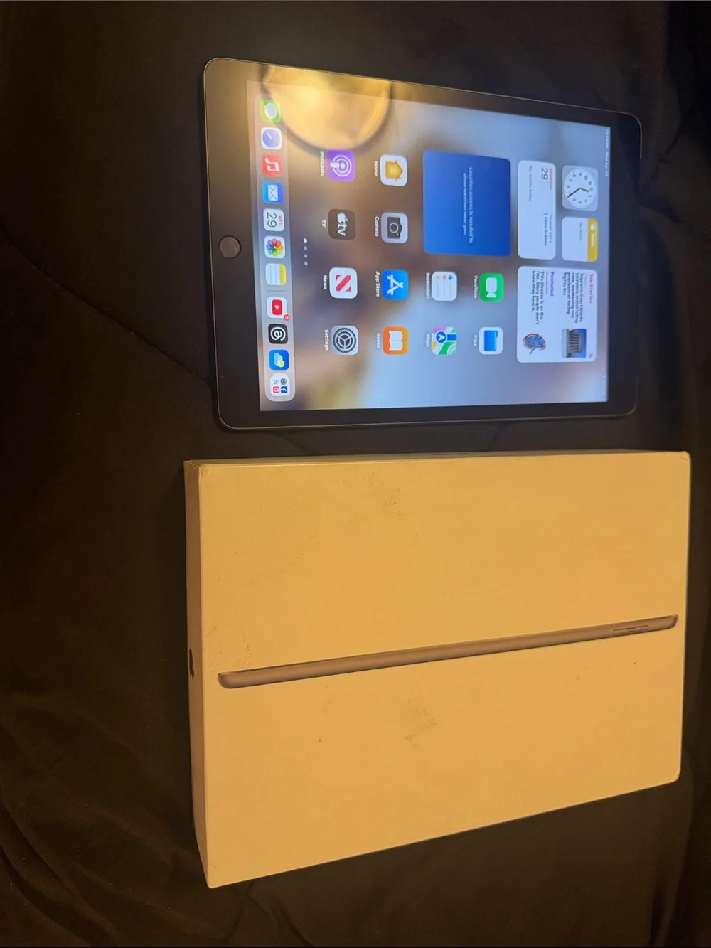 Apple iPad 9th gen like new comes with original box